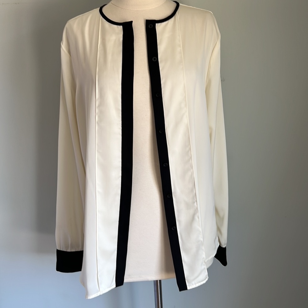 RALPH LAUREN IVORY BUTTON DOWN TOP SIZE L